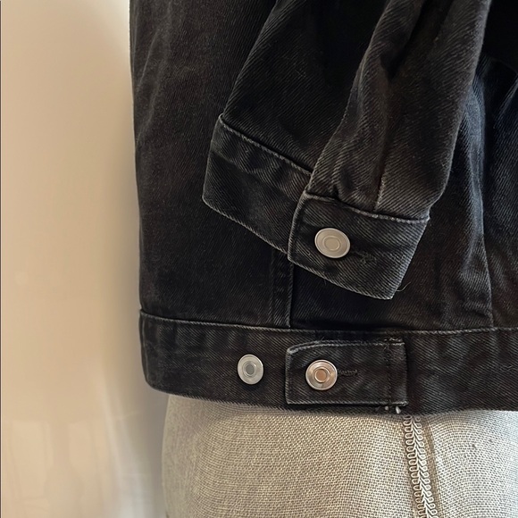 H&M Cropped Black Denim Jacket, Size XS - Picture 7 of 9